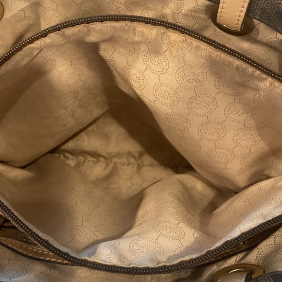 Michael Kors Jet Set logo tote - Picture 6 of 10